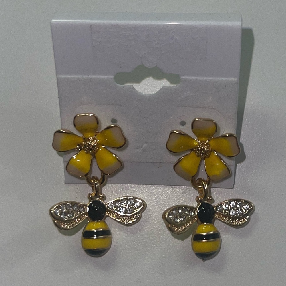 ✨NEW✨Dangly Bee Earrings